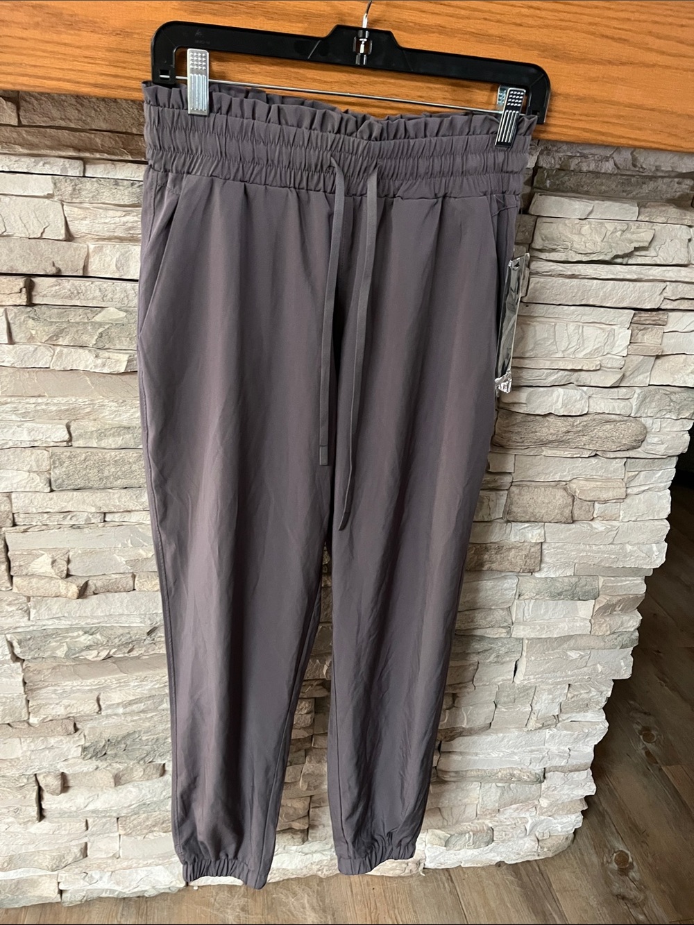 Mono B women’s Gray Lightweight Drawstring Joggers